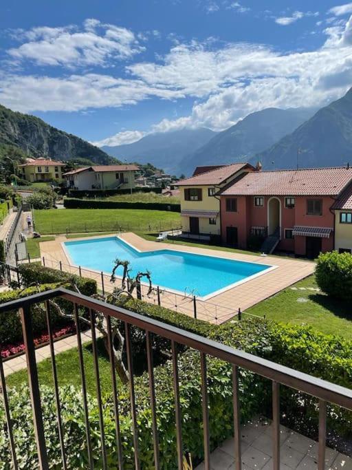 Happy Guest Apartments - Lake View And Pool Riva di Solto Exteriör bild