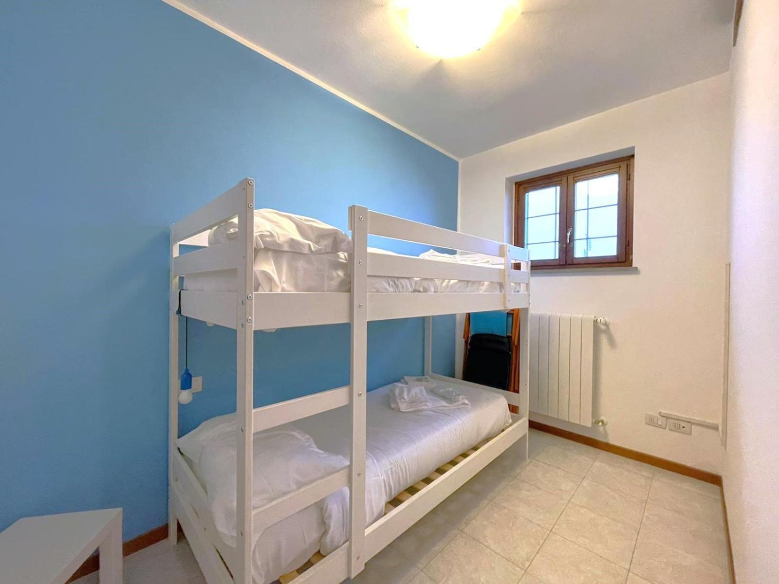 Happy Guest Apartments - Lake View And Pool Riva di Solto Exteriör bild