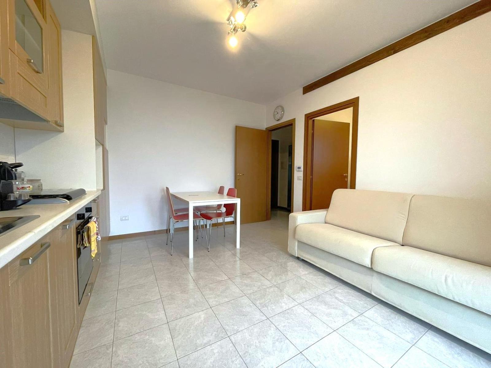 Happy Guest Apartments - Lake View And Pool Riva di Solto Exteriör bild