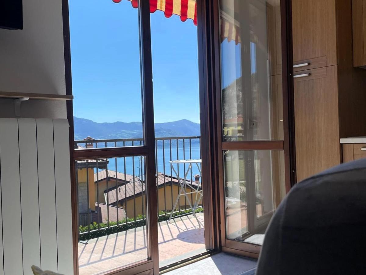 Happy Guest Apartments - Lake View And Pool Riva di Solto Exteriör bild